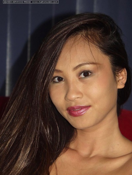 Lisa Lin pornstar hög kvalitet gallerier