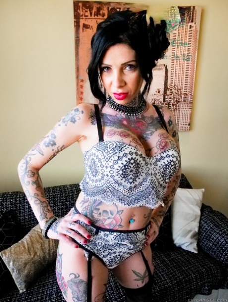 Megan Inky nakenmodell bilder