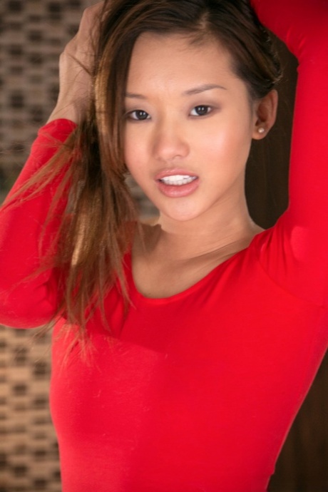 Alina Li vacker modell gallerier