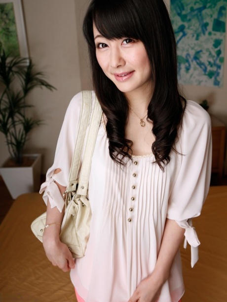 Ayumi Iwasa nakenmodell bilder