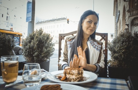 Allatra Hot konstskådespelerska samling