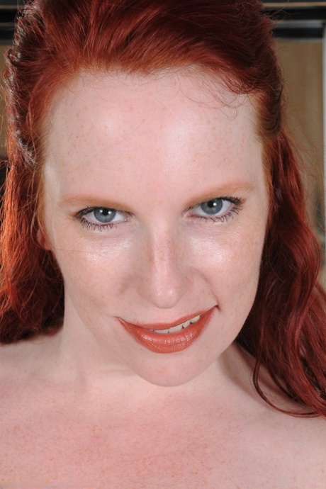 Red Vixen sexmodell gallerier